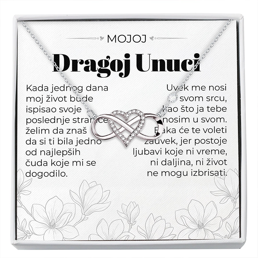 Baka i unuka, zagrljaj uz poklon